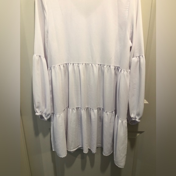 V neck long sleeve tiered mini size medium - Picture 2 of 5